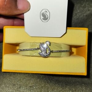 NWOT iconic swan clear crystal inspired bracelet